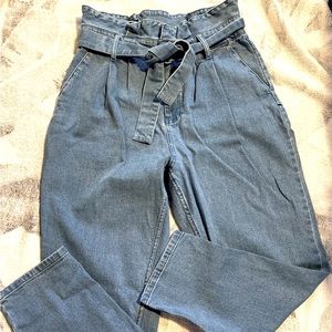 WHO WHAT WEAR - BELTED DENIM PAPER BAG CROPPED JEAN